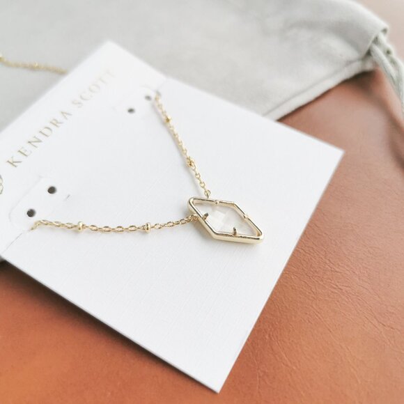 Kendra Scott Kinsley Gold Ivory Mother-of-Pearl Short Necklace Trendy - Picture 3 of 4